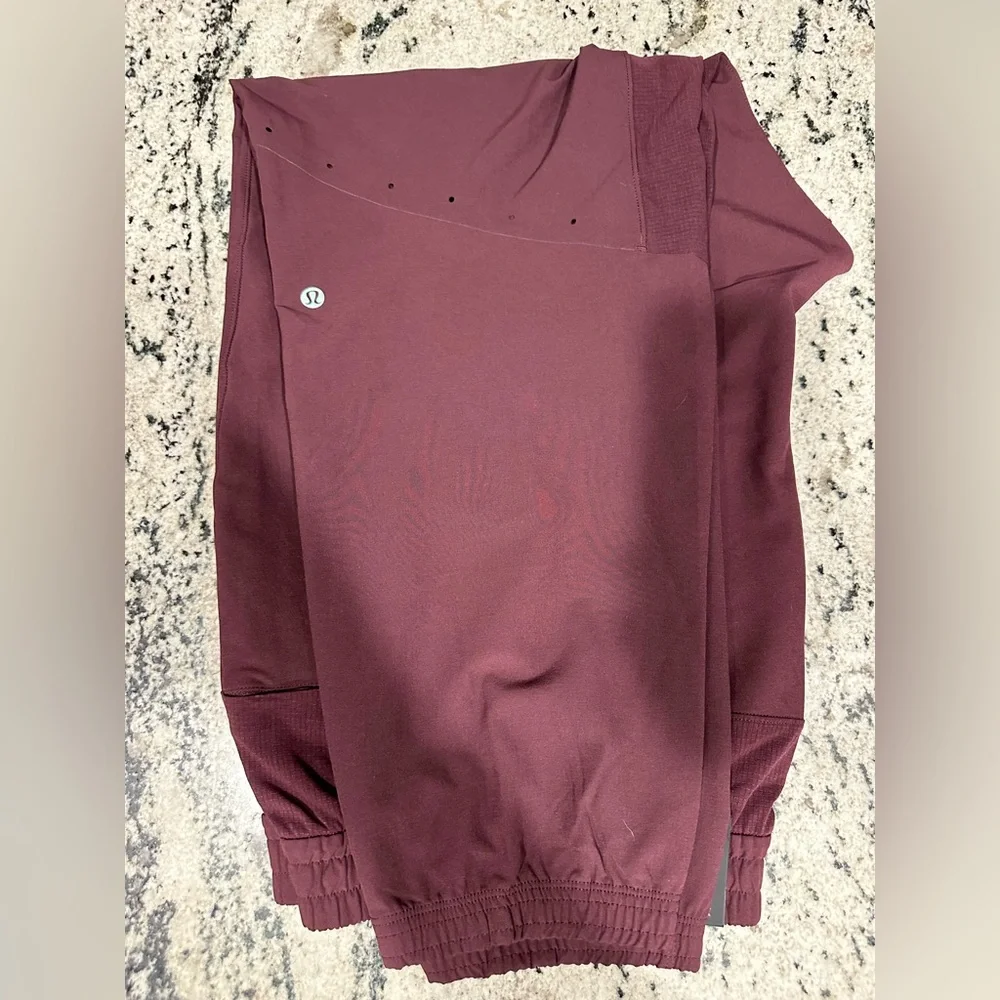 Lululemon License to Train Joggers - Picture 5 of 8